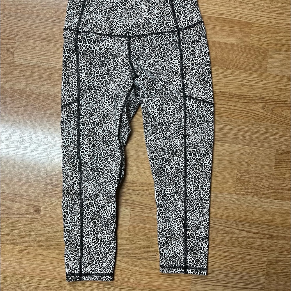 Victoria Sport knockout by Victoria secret capris